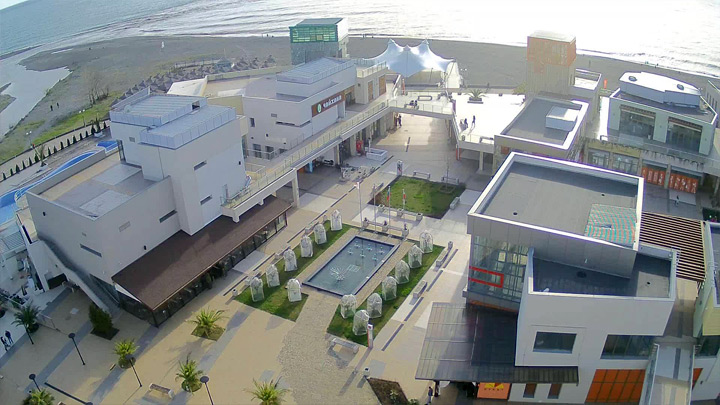 Онлайн веб-камера ТРЦ «Мандарин» в Адлере (Адлер, Россия)